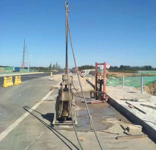 新城镇公路高聚物注浆加固